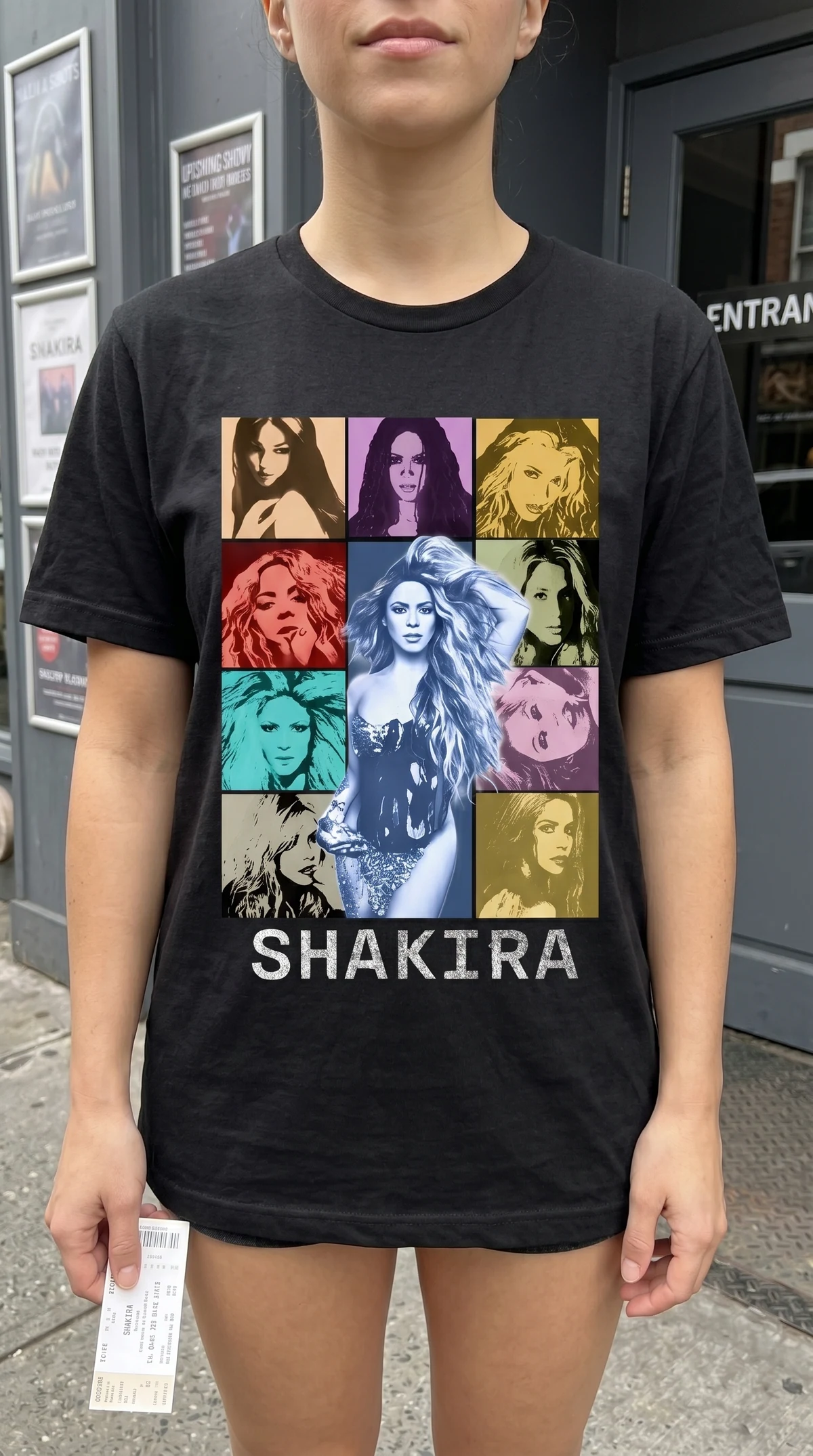 Camiseta Shakira Pop Art — vista 2 de 2